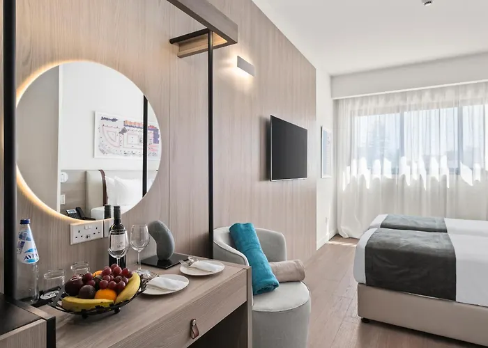 Mercure Finikoudes 3*