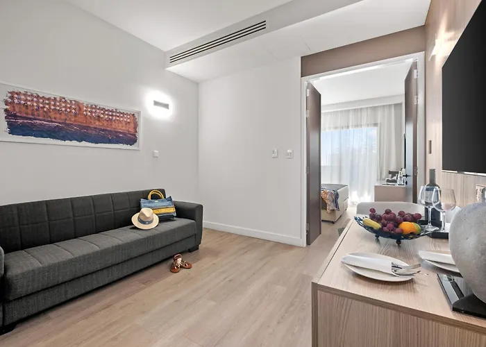 Mercure Finikoudes Hotel