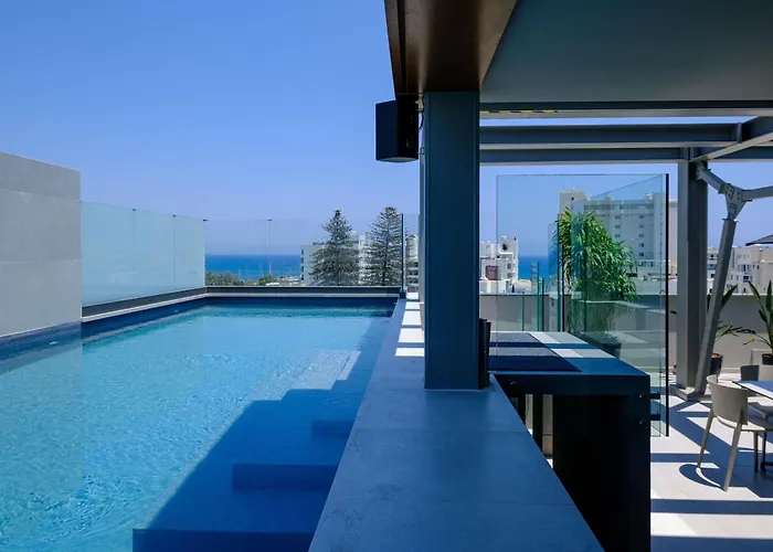 Mercure Finikoudes 3* Larnaca