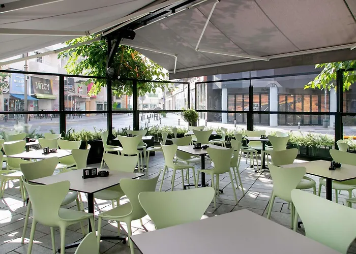 Mercure Finikoudes 3* Larnaca