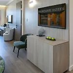Mercure Finikoudes 3* لارنكا