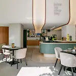 Mercure Finikoudes 3* لارنكا