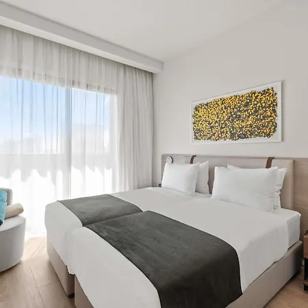 Mercure Finikoudes מלון לרנקה