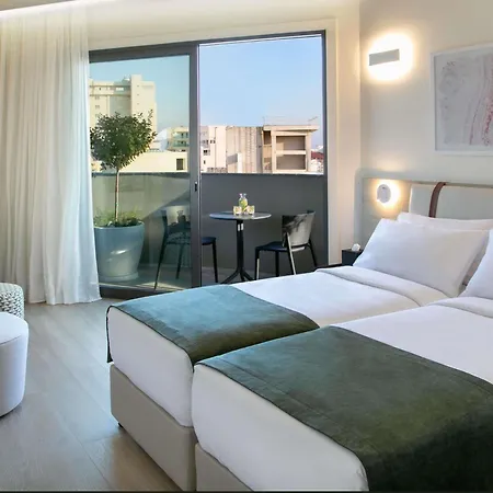 Mercure Finikoudes 3* לרנקה