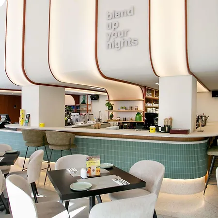 Mercure Finikoudes 3* 라르나카