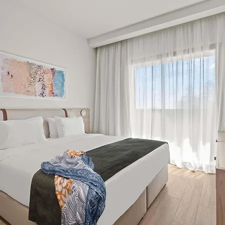 Mercure Finikoudes Larnaka
