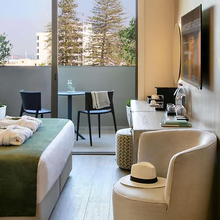 Mercure Finikoudes 3* Larnaca