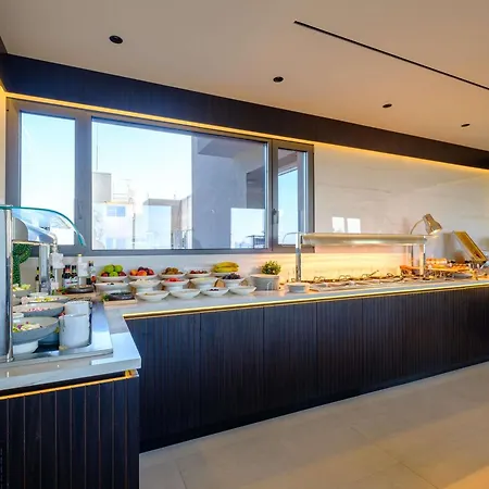 Mercure Finikoudes 3* Larnaca