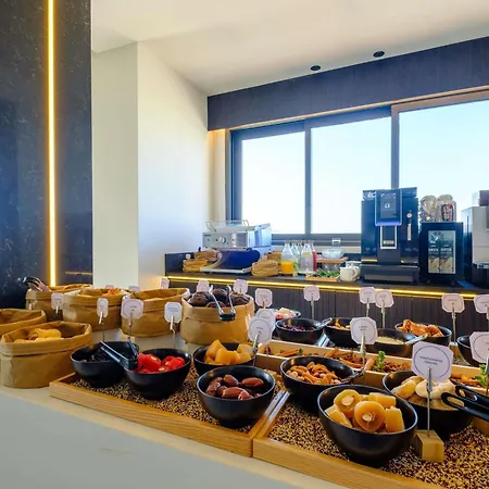 Mercure Finikoudes מלון לרנקה