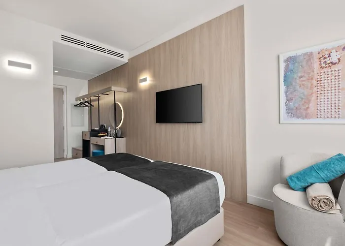 Mercure Finikoudes 3*