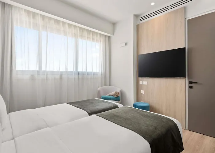 Mercure Finikoudes Hotel 3*