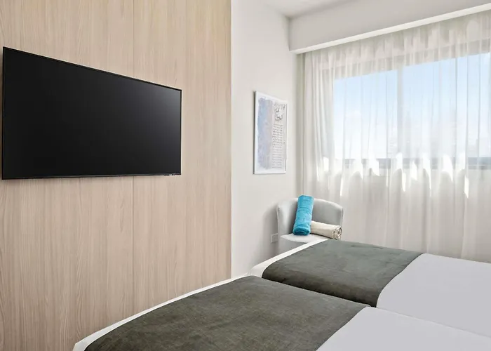 Mercure Finikoudes 3*