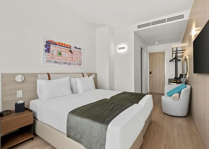 Mercure Finikoudes 3* Lárnaca