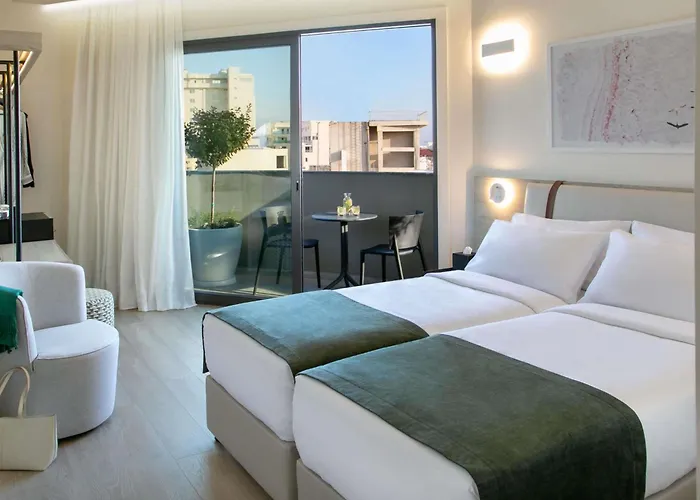 Mercure Finikoudes 3* Lárnaca