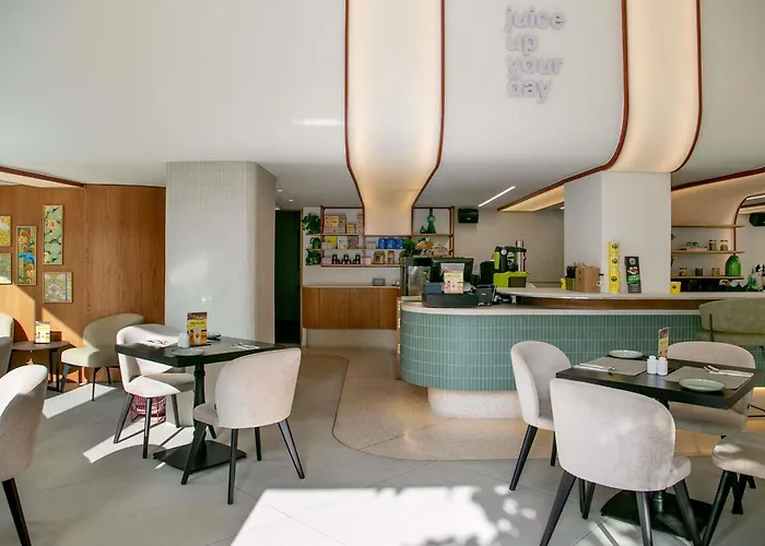 Mercure Finikoudes 3* Lárnaca