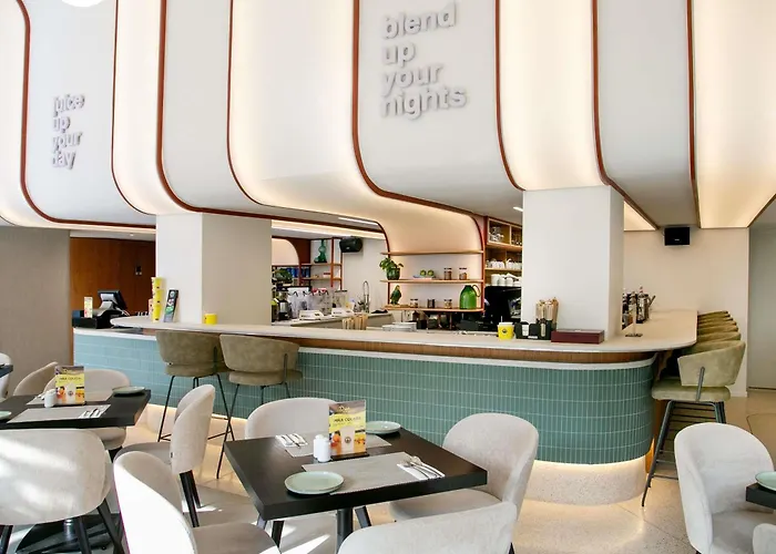 Mercure Finikoudes 3* Lárnaca