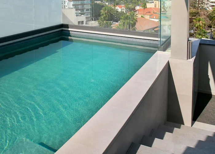 Mercure Finikoudes 3* Lárnaca