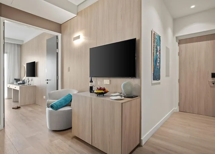 Mercure Finikoudes Larnaca