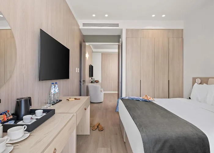 Hotel Mercure Finikoudes 3*