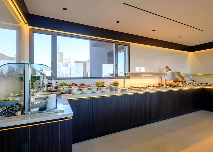 Mercure Finikoudes 3*