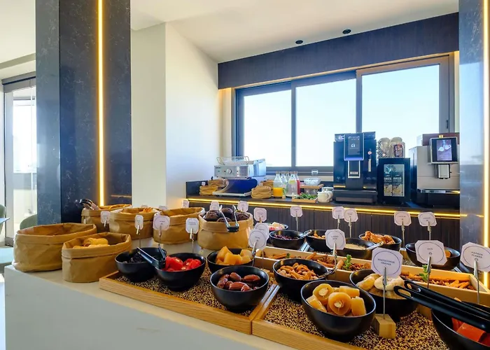 Mercure Finikoudes 3* Larnaca